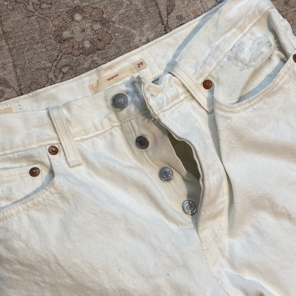 Levi’s Wedgie Fit white ripped jeans - Picture 3 of 3